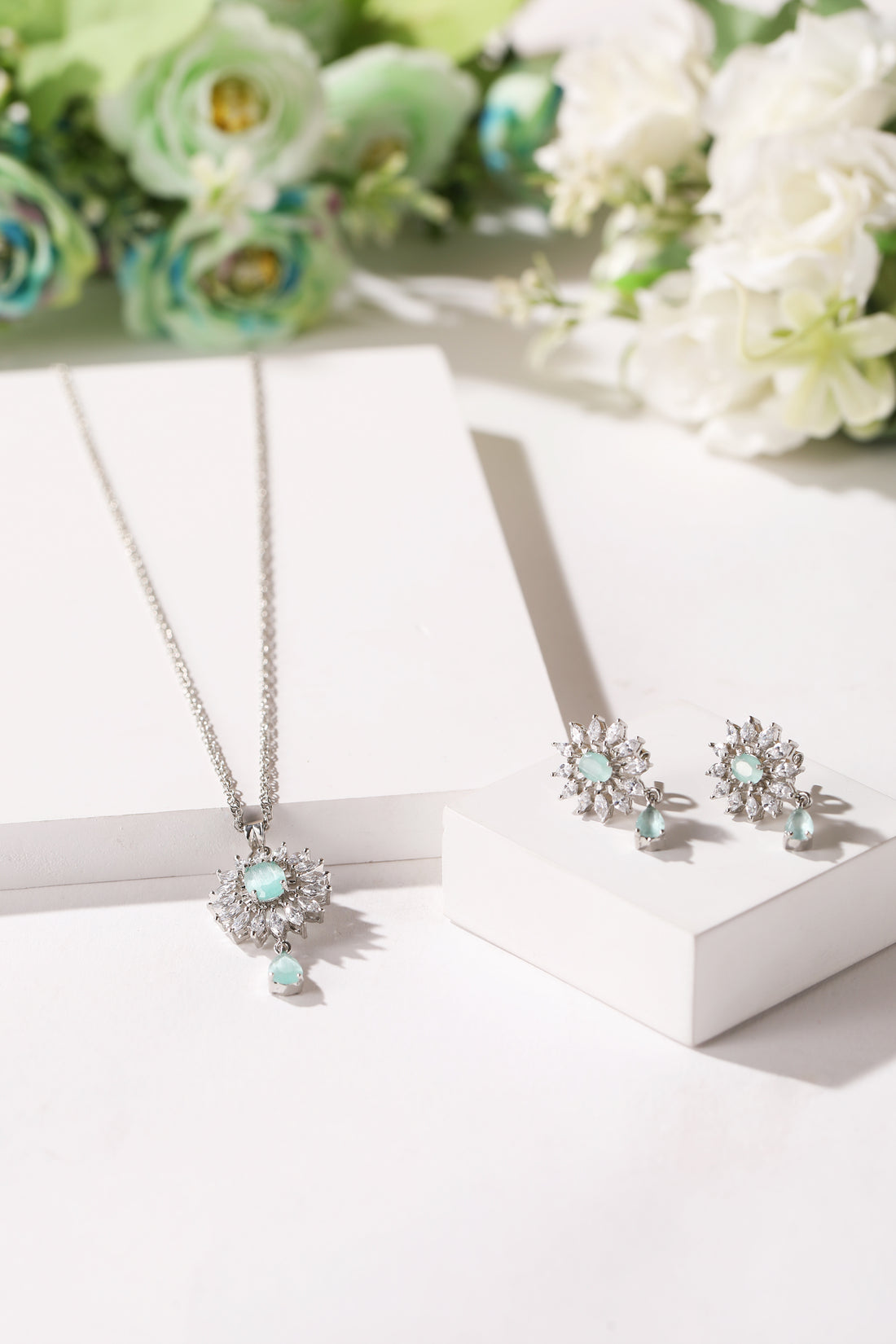 Daisy Mint Green Pendant Set