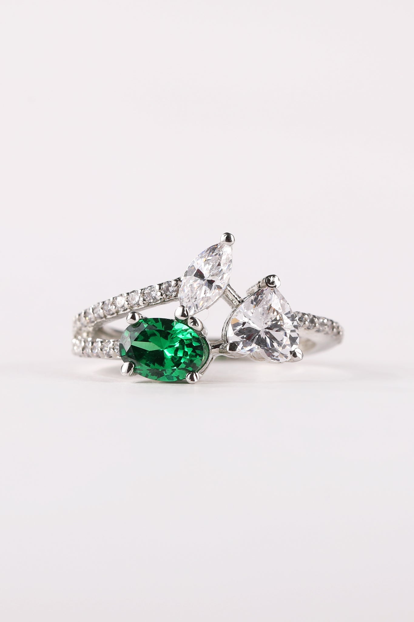 Cluster Ring with Green Crystal