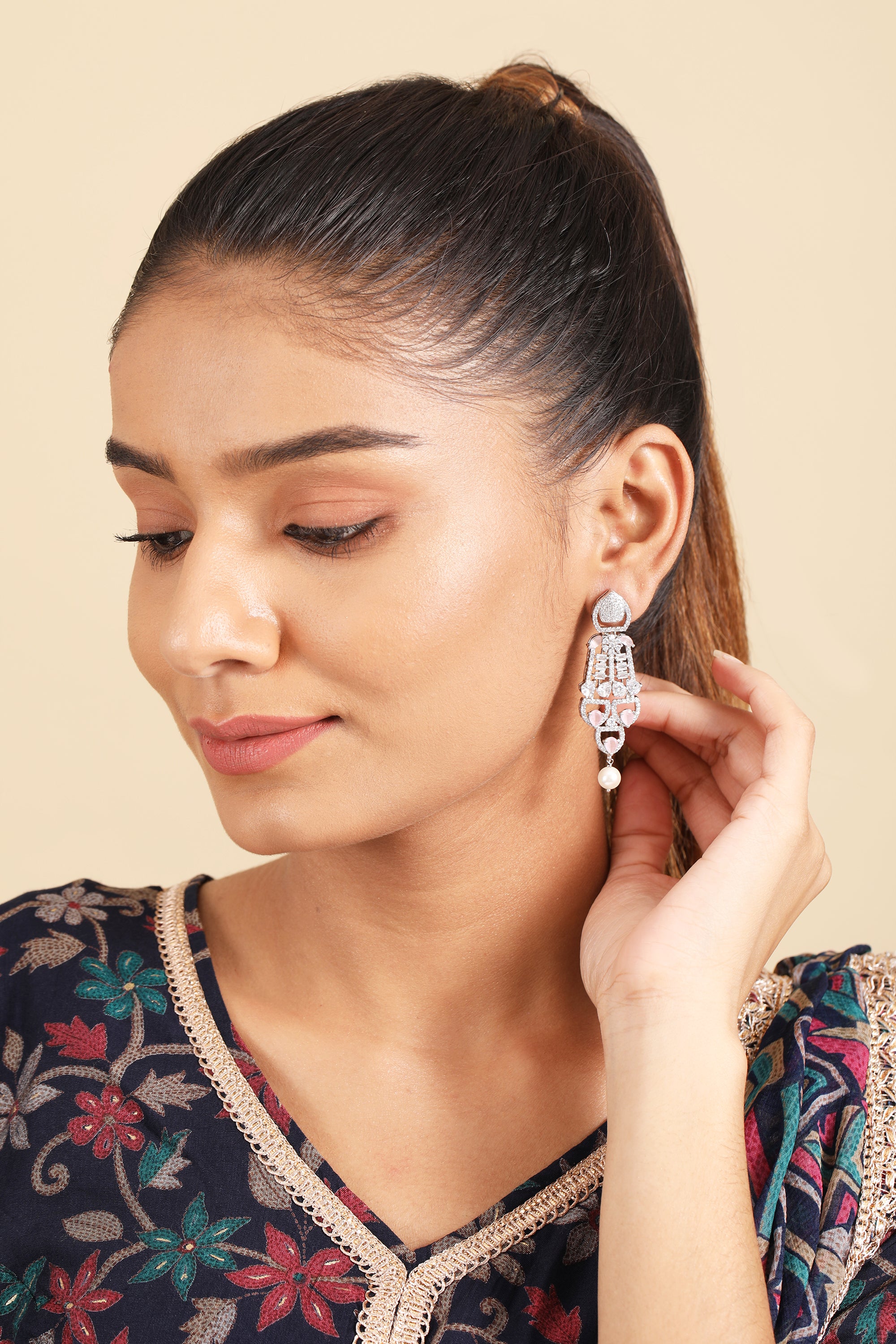 Roohi Silver Earring